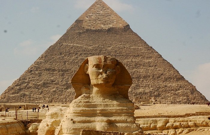 Chefren-Pyramid-with-The-Great-Sphinx-Explore-Egypt-Tours