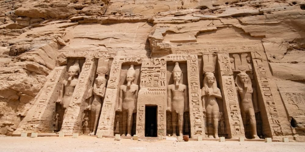 TOUR CAIRO,ABU SIMBEL, ASUAN, DESIERTO BLANCO