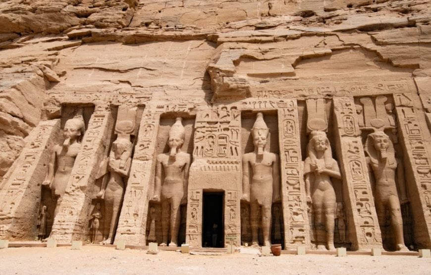 Excursion d’une journée à Abou Simbel au départ d’Assouan en voiture