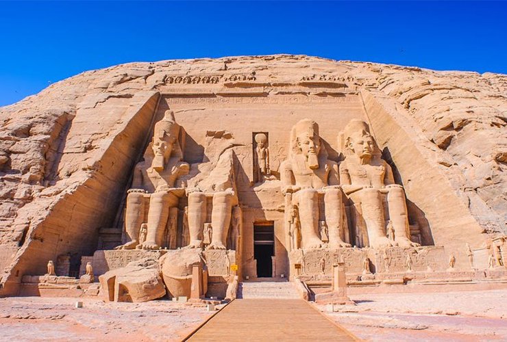 Impressive view of Abu Simbel Temple showing its colossal statues and detailed facadeز