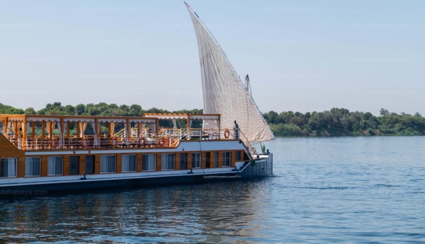 Dahabiya boat
