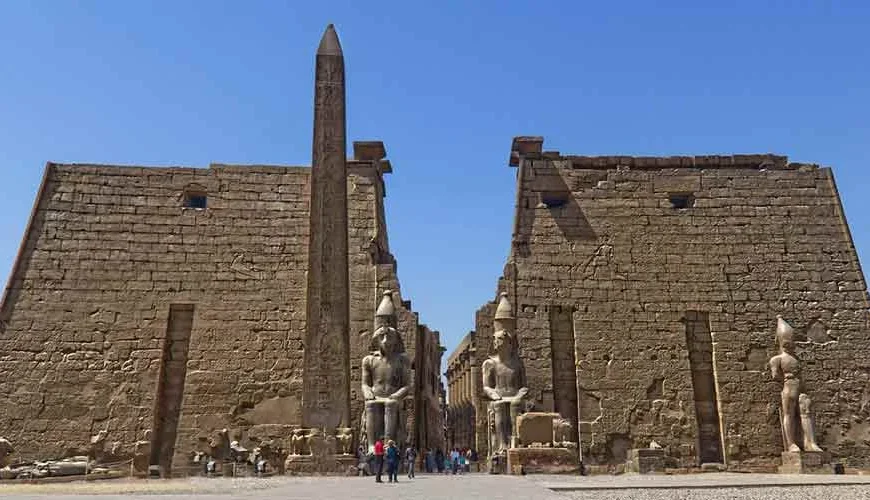 El Templo de Luxor en Egipto, con su imponente arquitectura antigua.