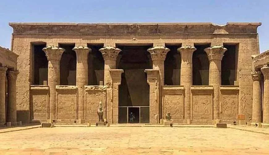 Columnas y relieves del Templo de Esna