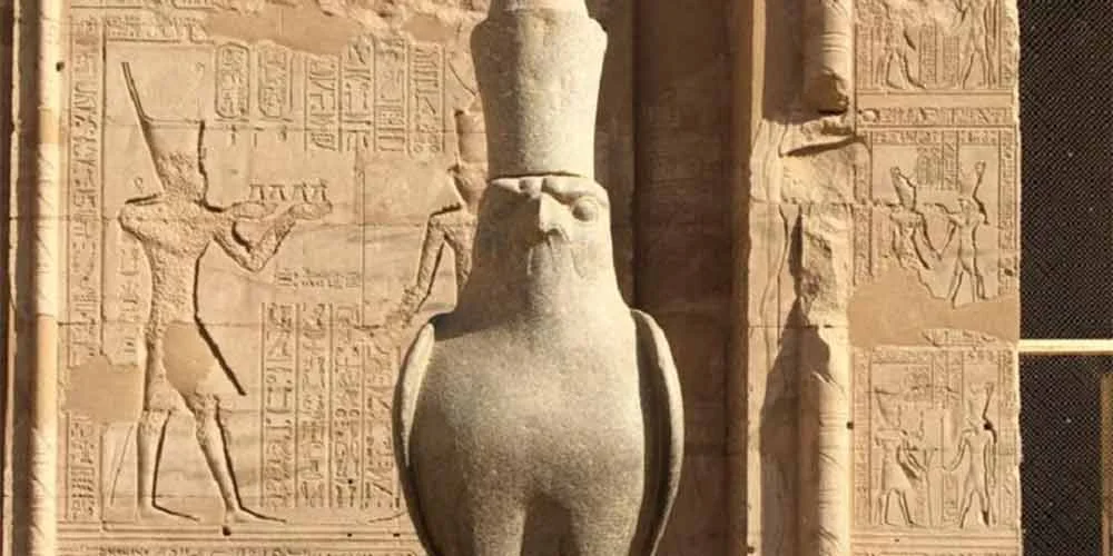 Horus, el dios halcón del antiguo Egipto.