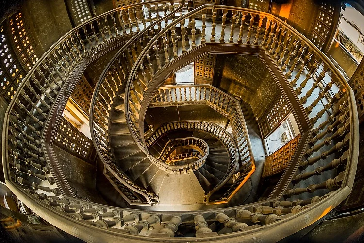 The famous Chambord staircase, when people go up and down without meeting each others