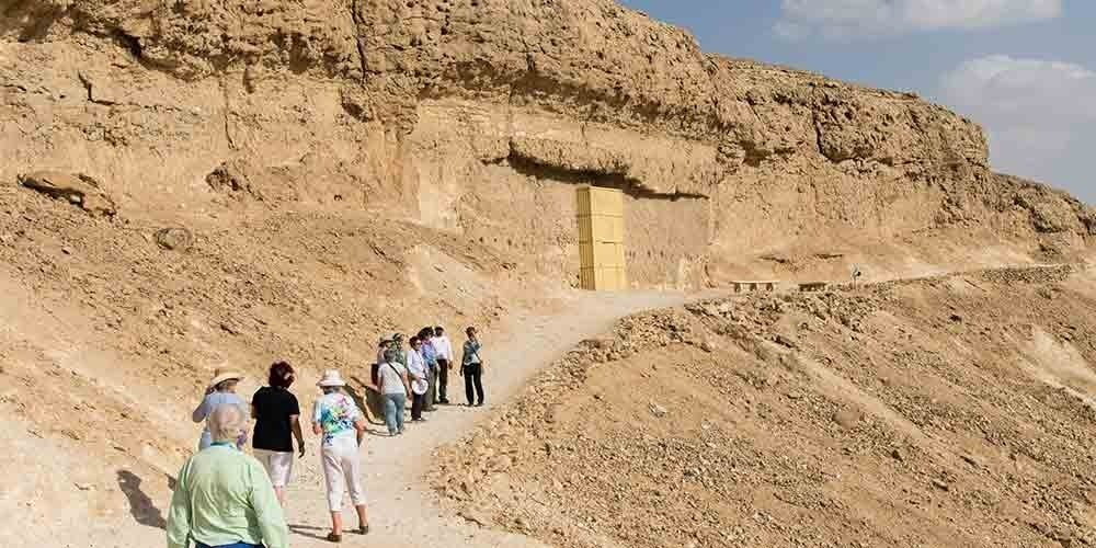 Vista panorâmica do sítio de Tell el‑Amarna, mostrando a antiga cidade do período de Amarna