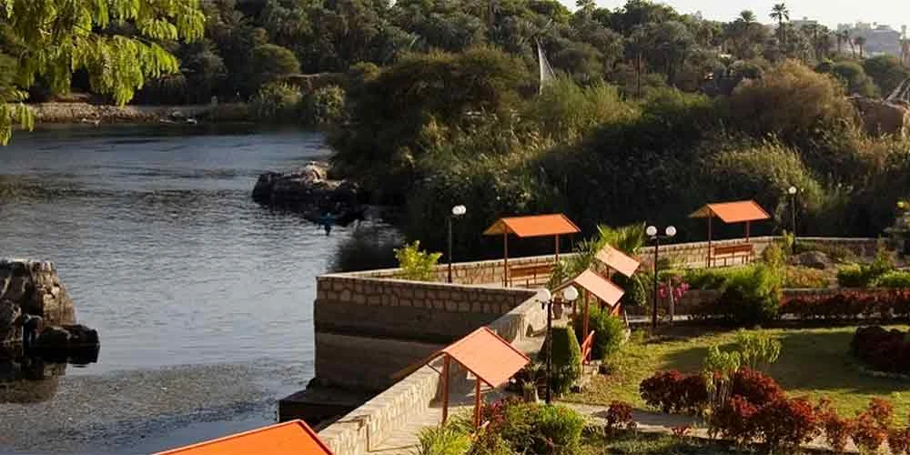 Kitchener garden overlooking the Nile River with beautiful green trees on the side.