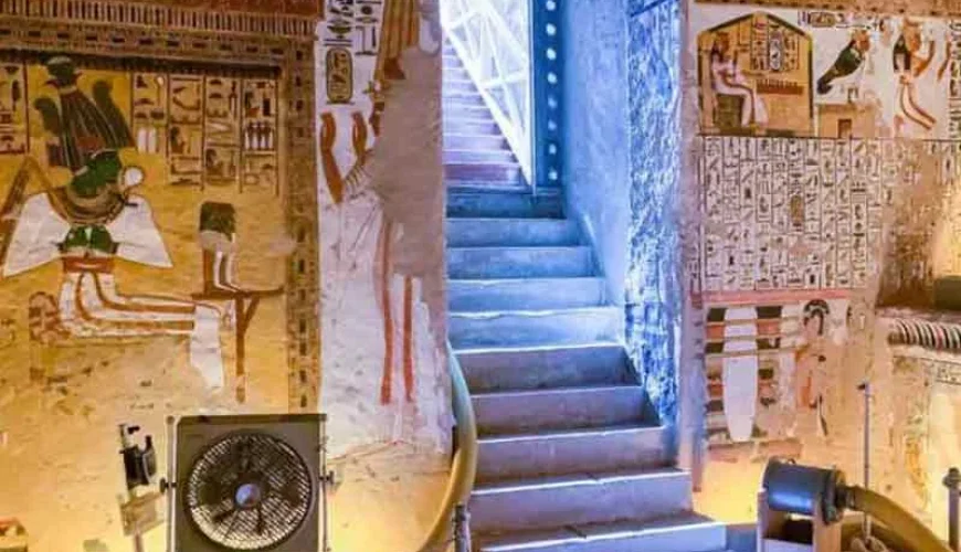 Grabados y pinturas en las paredes del Valle de las Reinas